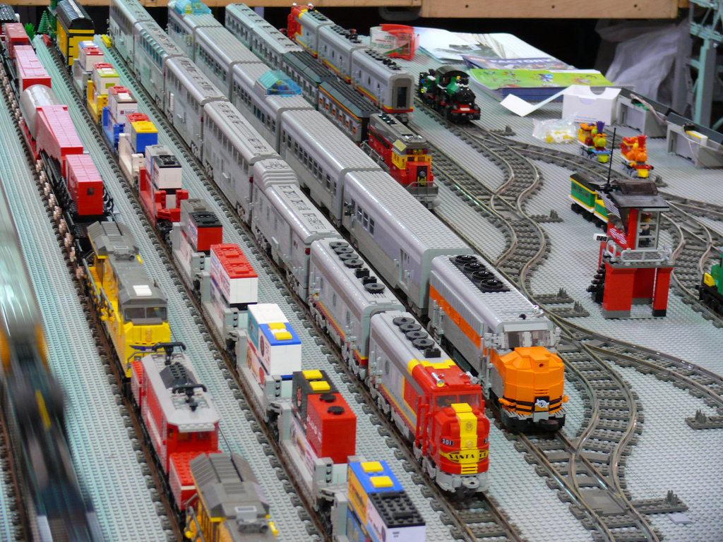 2008-01-05_28_trains_lined_up.jpg