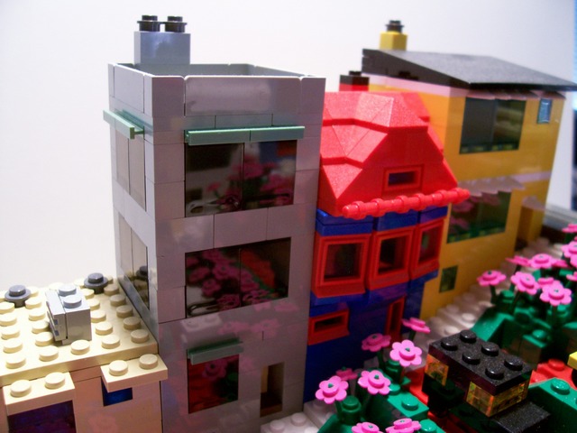 08leftsidehouses.jpg