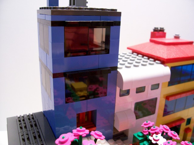 13rightsidelightbluehouse.jpg