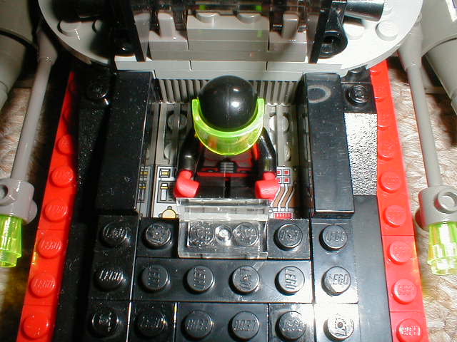 7cockpit-minifig.jpg