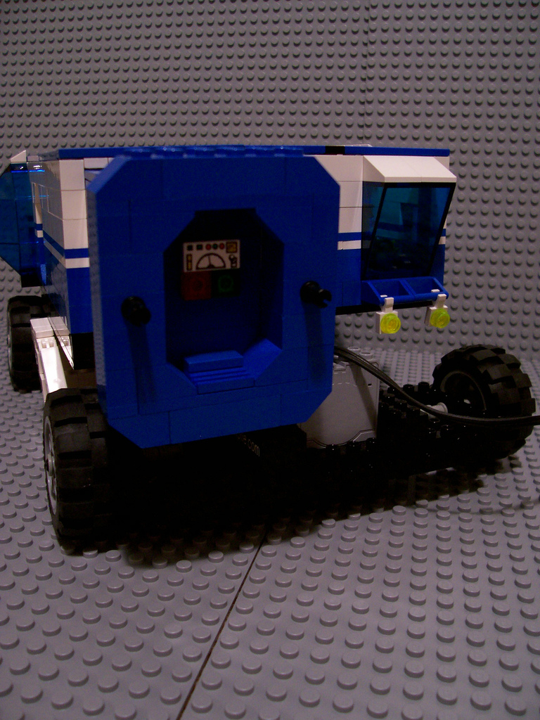 06_moonbase_door_closed.jpg