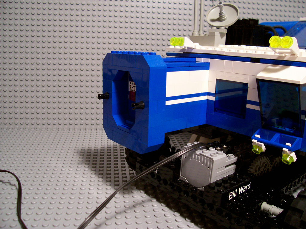 10_moonbase_out.jpg