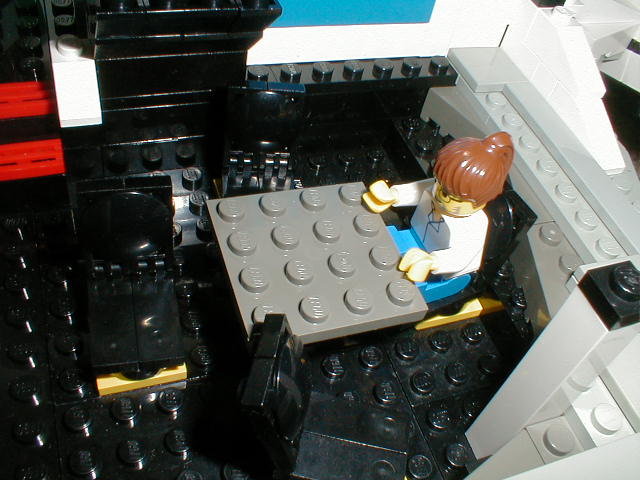 16under-cockpit-lounge-5.jpg
