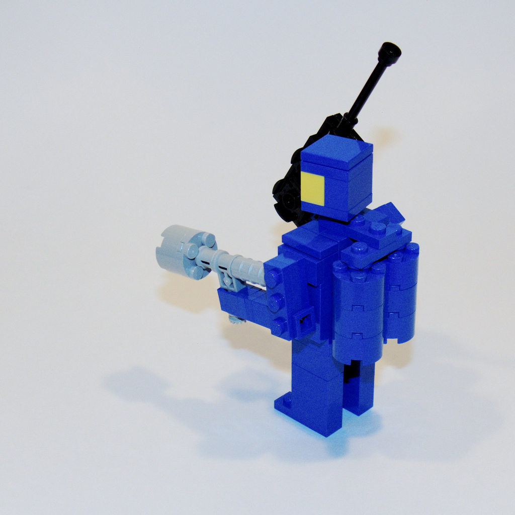 2_miniland_classic_spaceman_rear_left.jpg