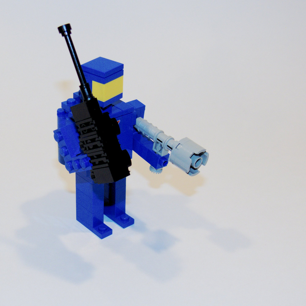 3_miniland_classic_spaceman_front_right.jpg