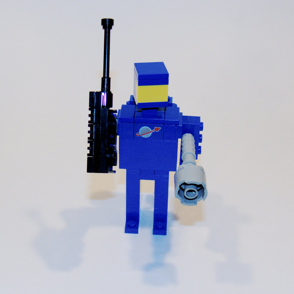 5_miniland_classic_spaceman_front.jpg