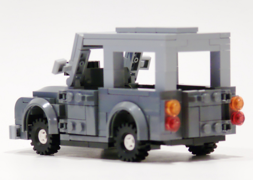 6_land_rover_left_rear.jpg
