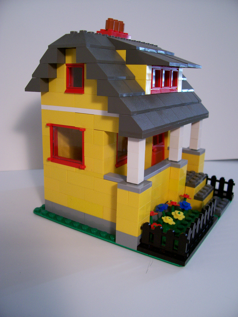 04_dormer_house_oblique_left.jpg
