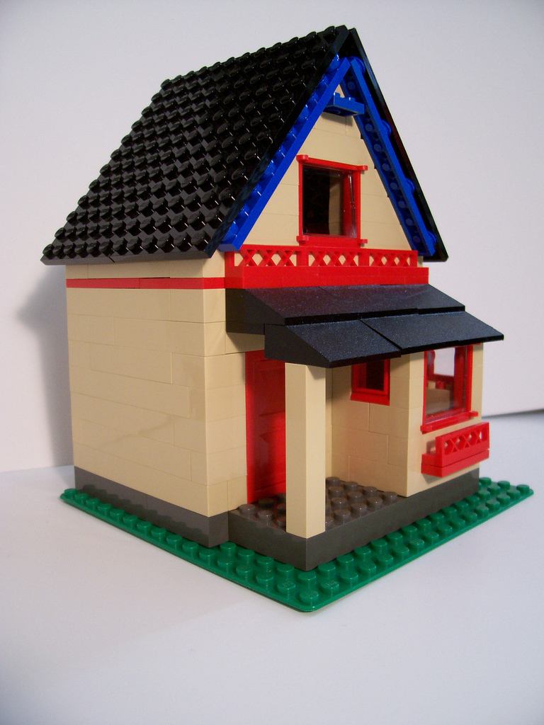 07_steep_roof_house_oblique_left.jpg