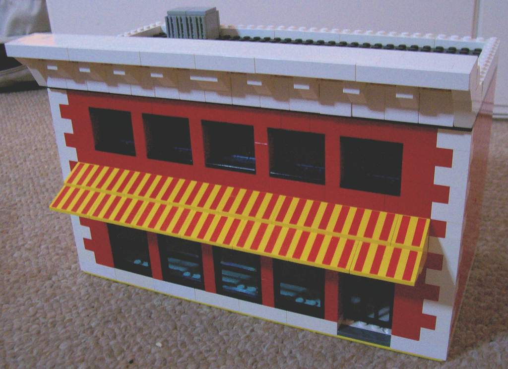03_red_building_with_roof_from_blue.jpg