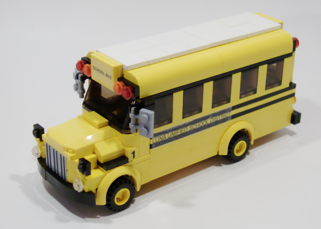 3_wheeled_school_bus_left_front.jpg