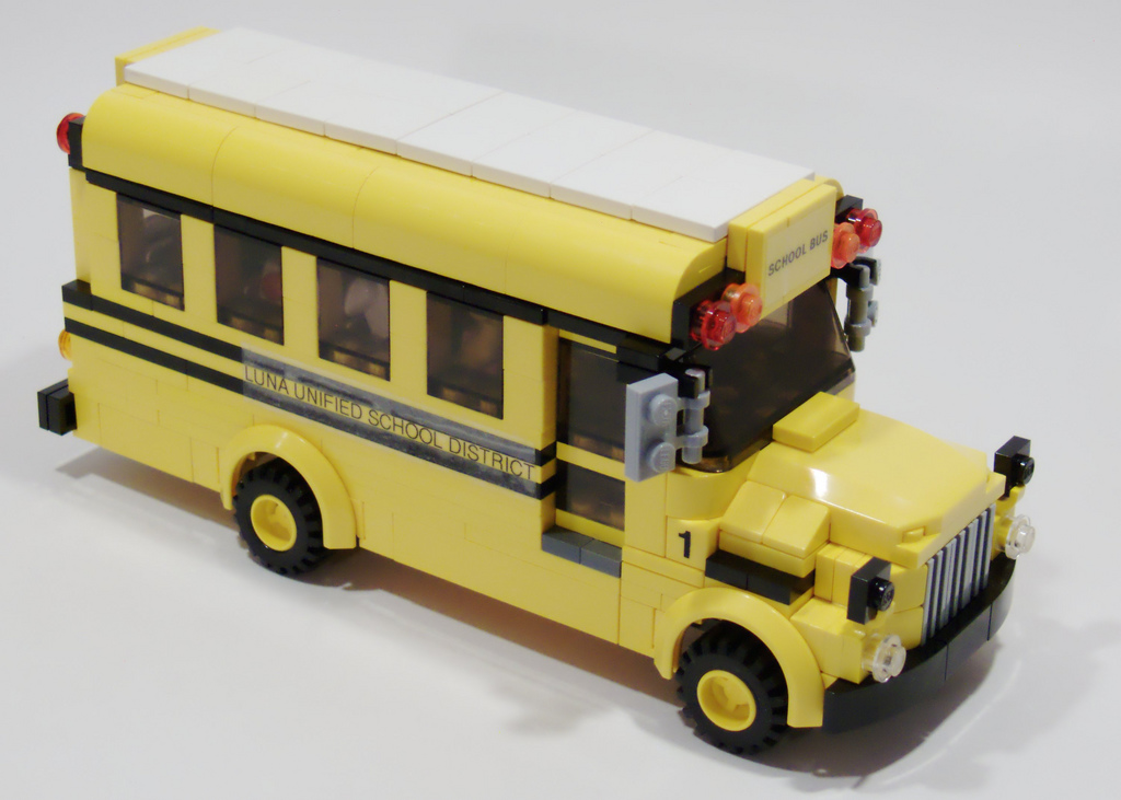 4_wheeled_school_bus_right_front.jpg