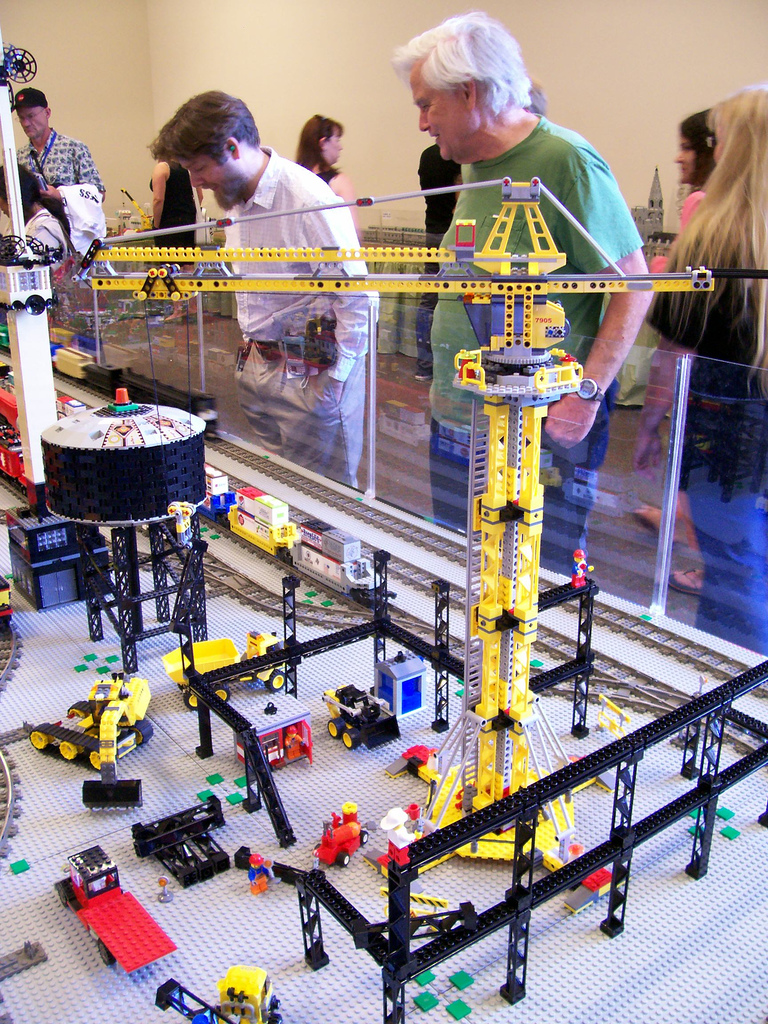 52_big_yellow_crane_by_linda.jpg