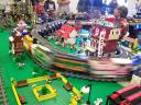 60_fast_train_on_figure_eight.jpg