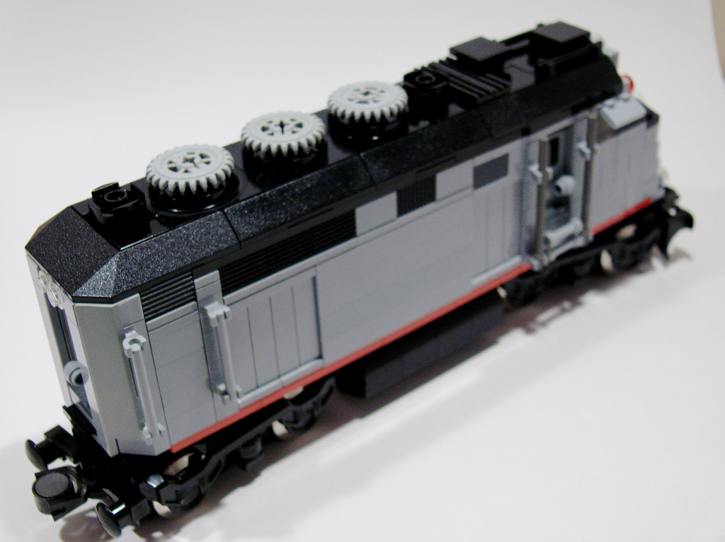 3_caltrain_f40ph_v2_right_side_rear.jpg