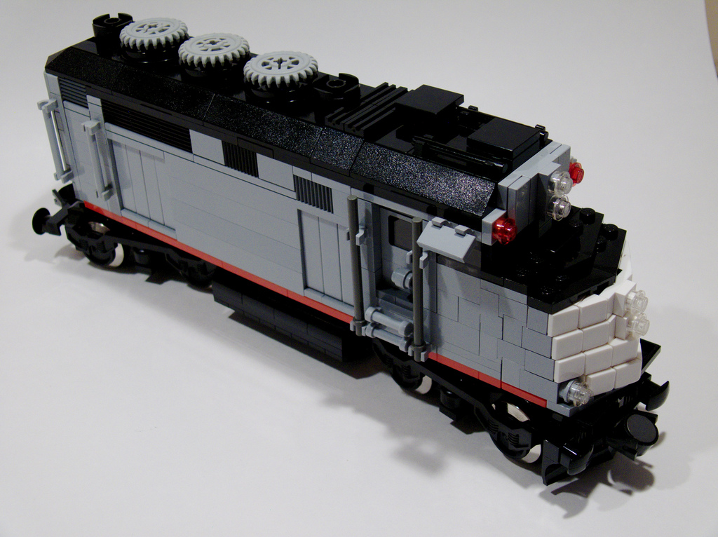4_caltrain_f40ph_v2_right_side_front.jpg