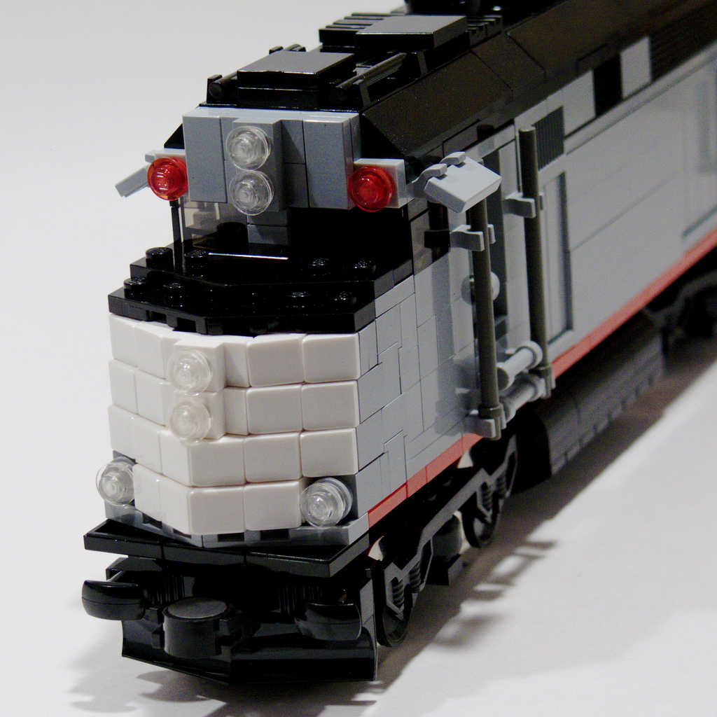 8_caltrain_f40ph_v2_front.jpg