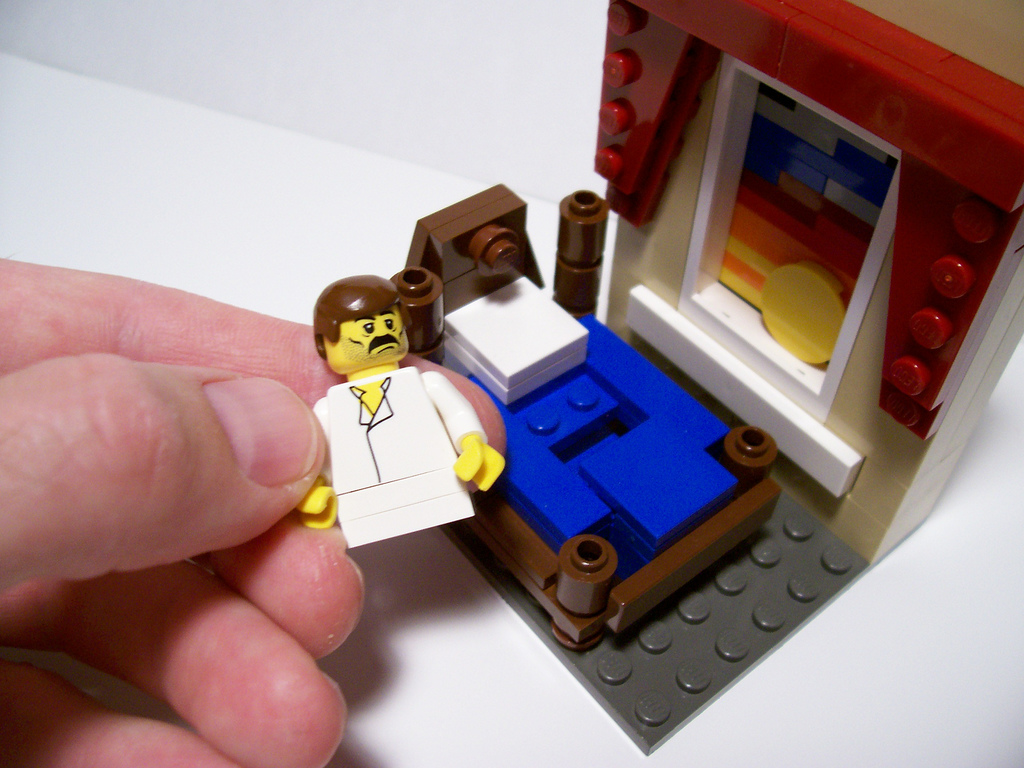 18_yonder_see_the_morning_blink_minifig_closeup_.jpg