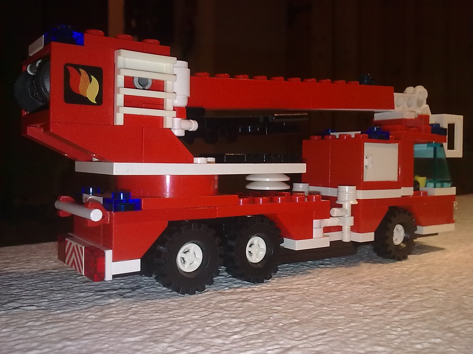 05b_moc_-_lego_6358_fire_truck.jpg