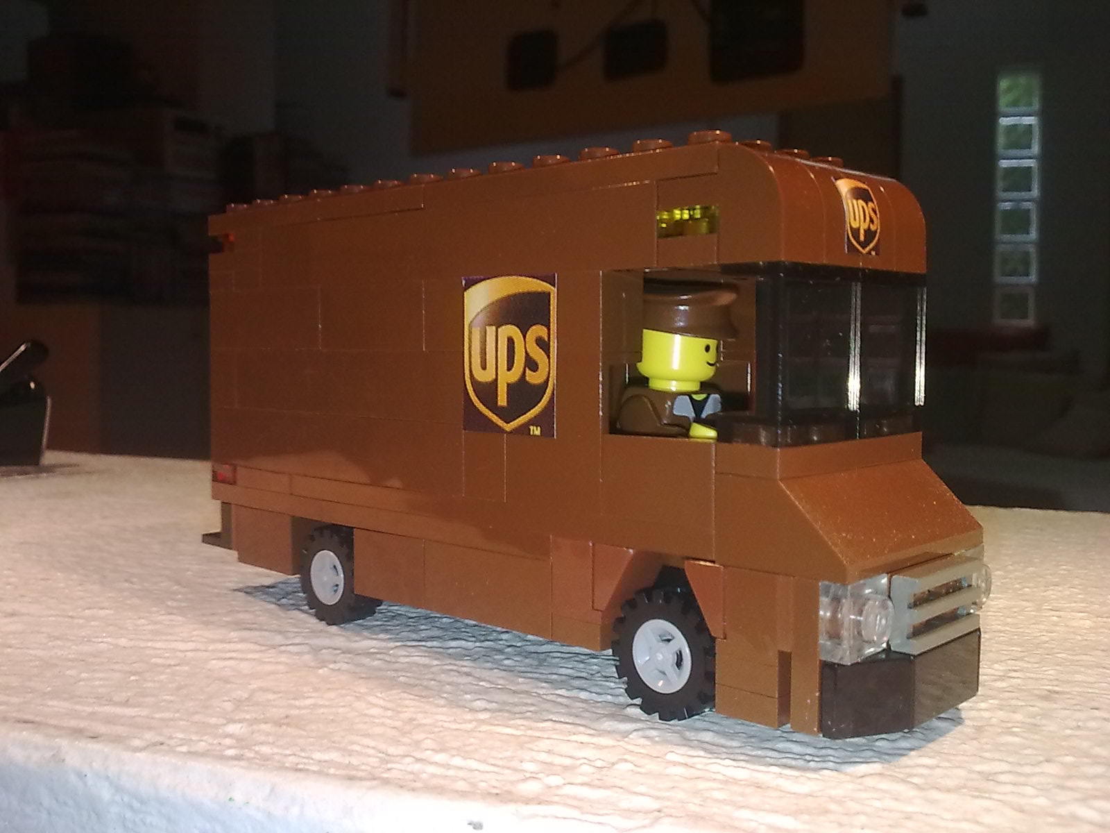 02_moc_-_ups_van.jpg