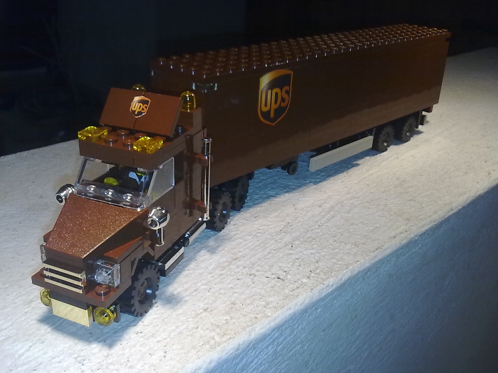 18e_moc_-_ups_truck.jpg
