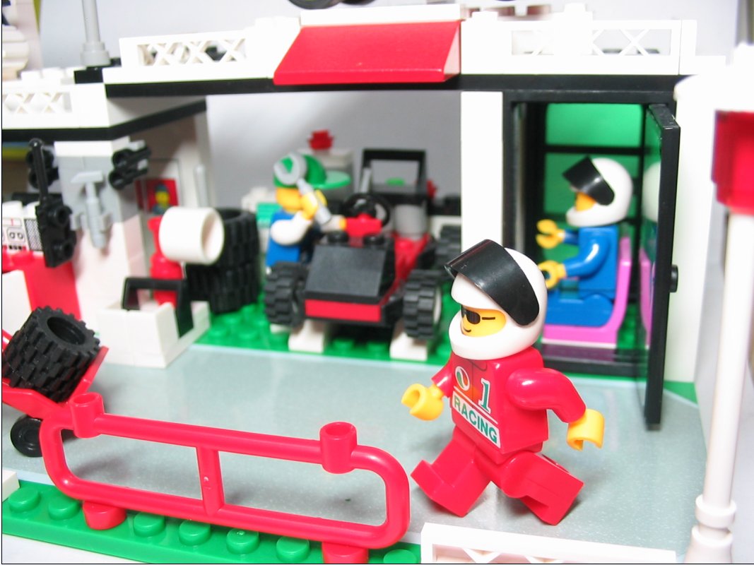 mini_racers_garage1.jpg