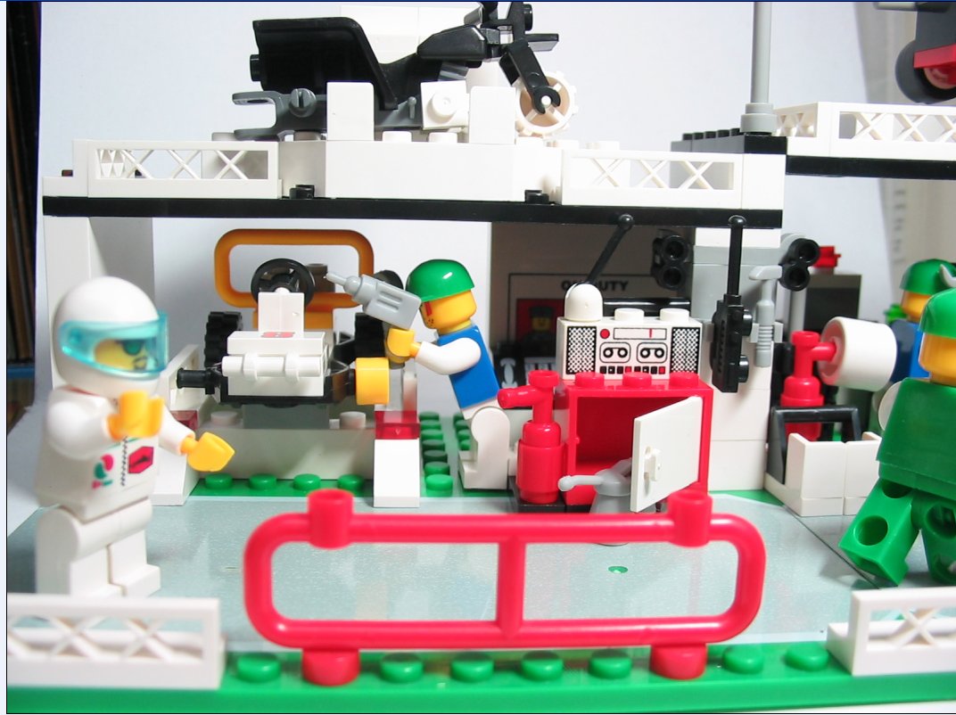 mini_racers_garage10.jpg
