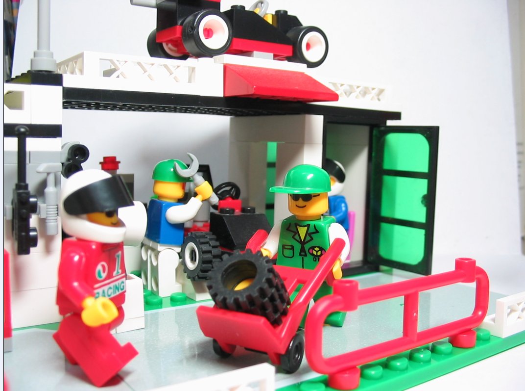 mini_racers_garage11.jpg