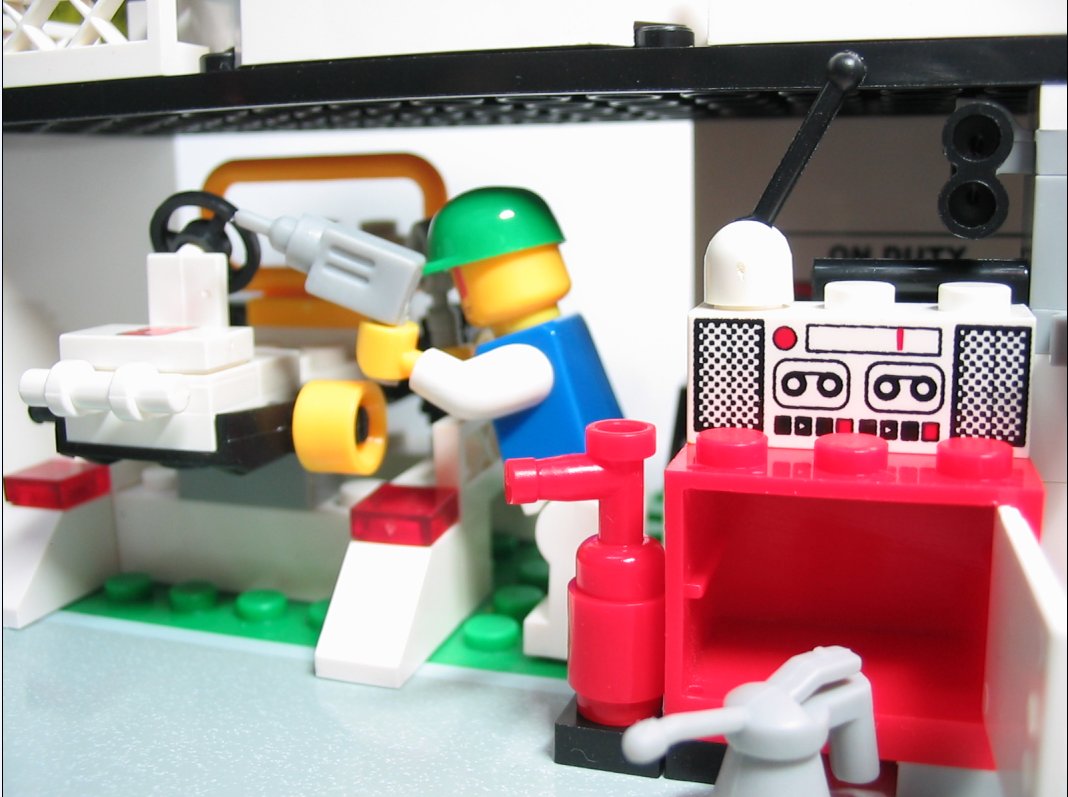 mini_racers_garage14.jpg