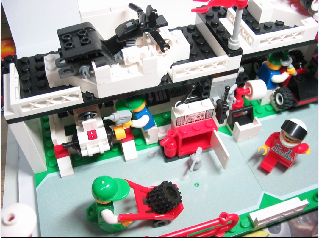mini_racers_garage15.jpg