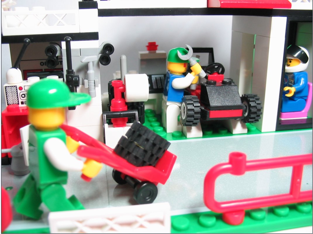 mini_racers_garage3.jpg