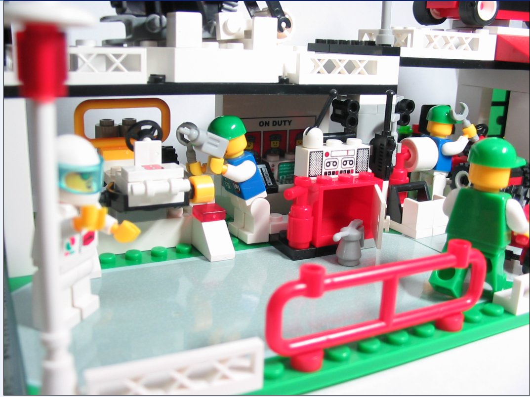 mini_racers_garage4.jpg