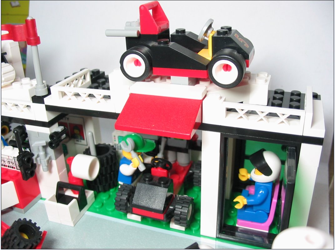 mini_racers_garage5.jpg