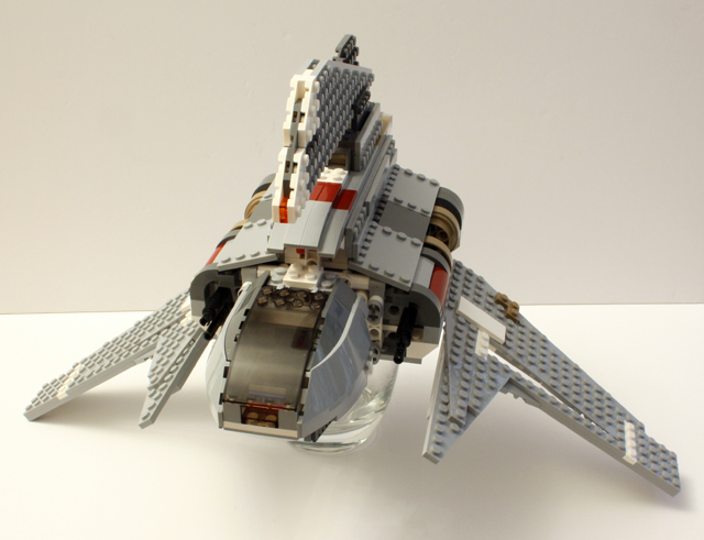 8096_complete_frontflying2_640.jpg