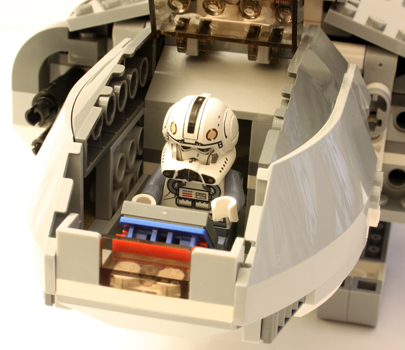 8096_features_cockpit_350h.jpg