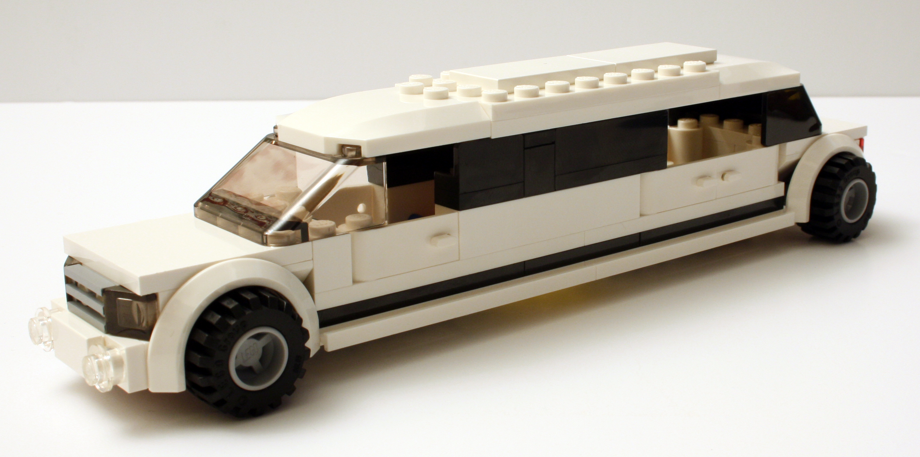 3222_car_frontoblique.jpg