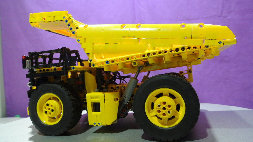 caterpillar797f_010.jpg