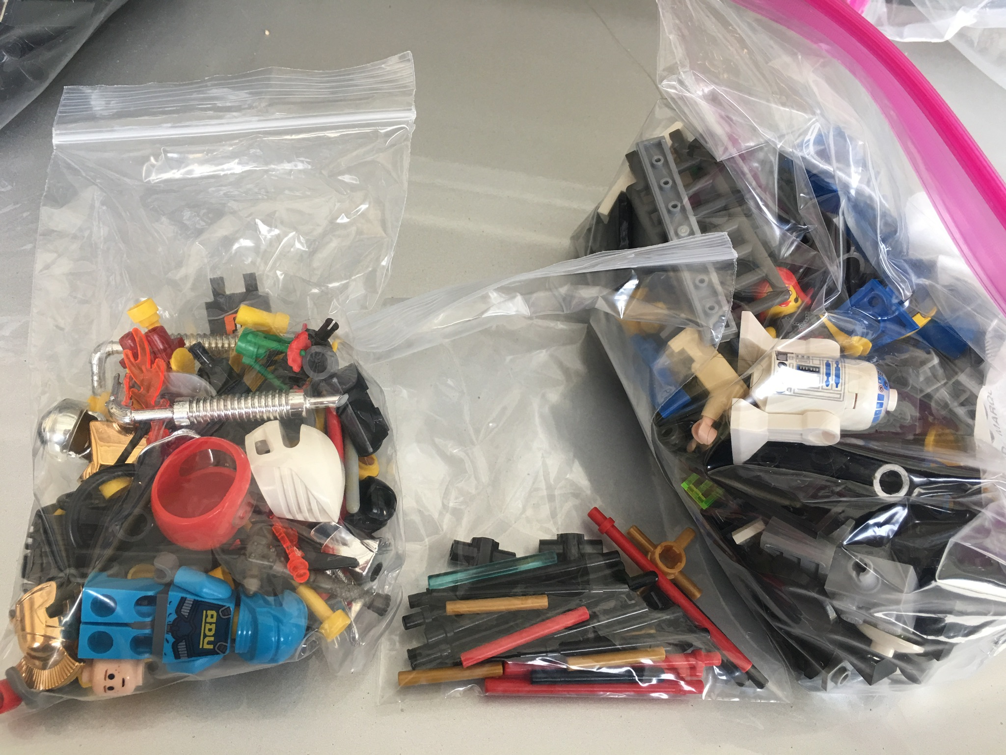 assorted_minifig_parts_1.jpg
