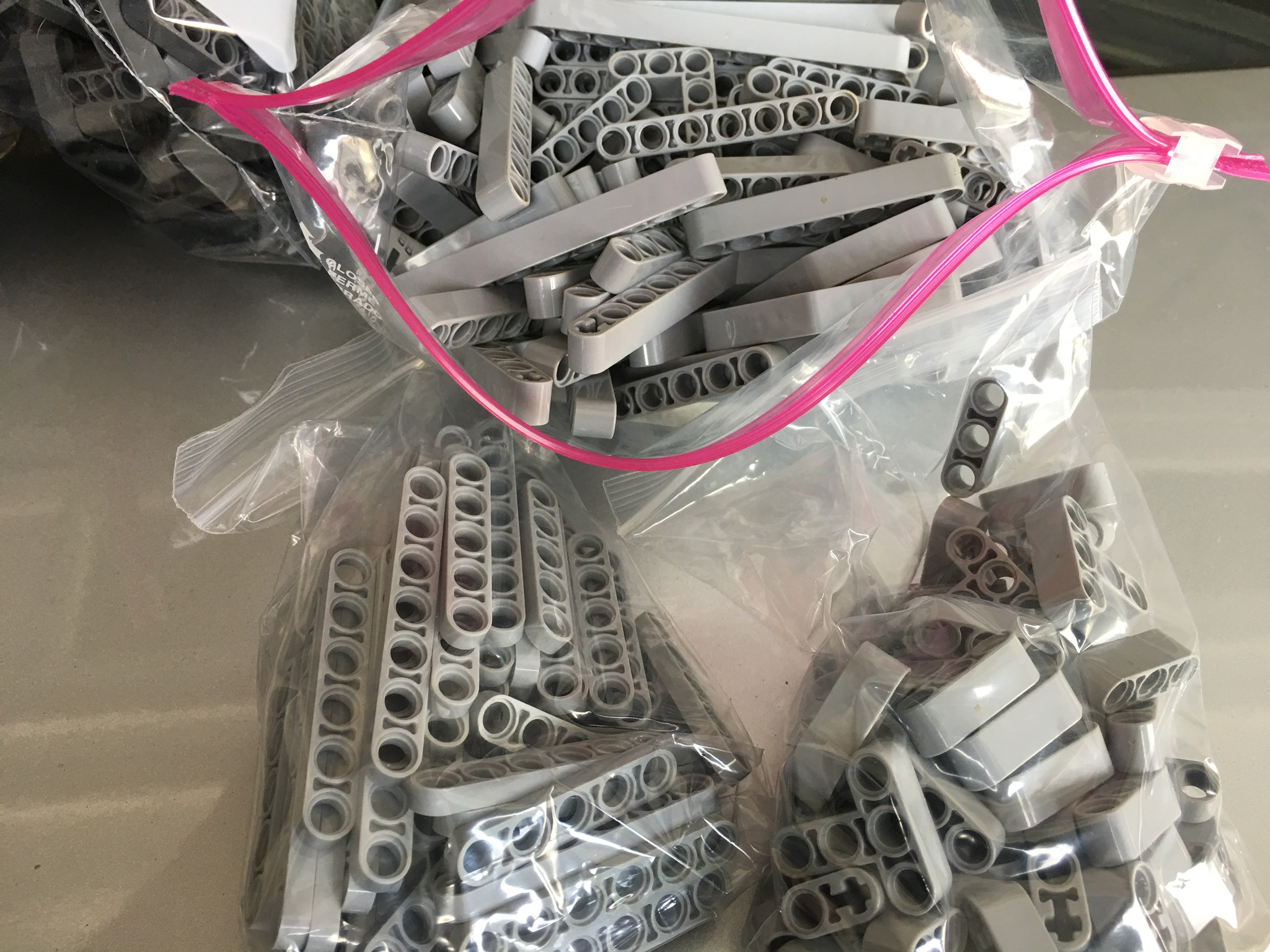 light_bley_liftarms_2.jpg