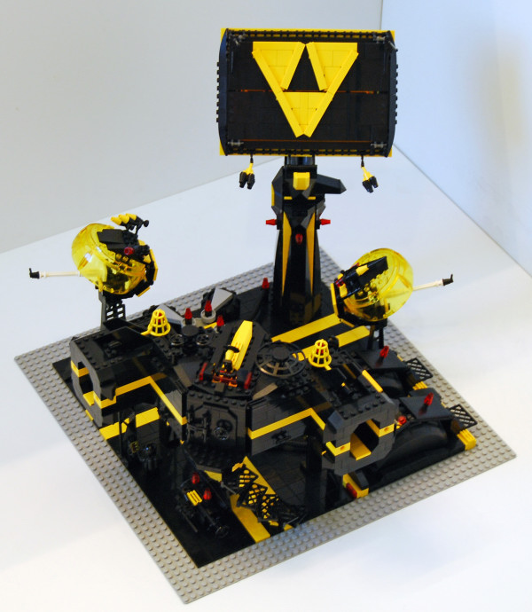 blacktron-missle-base-01.jpg