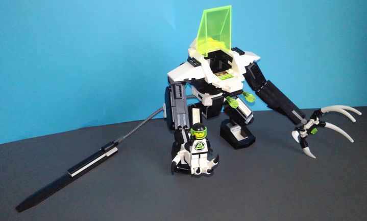 03blactron-mech.jpg