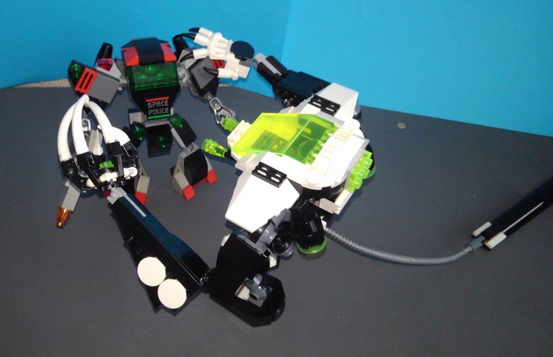 05blactron-mech.jpg