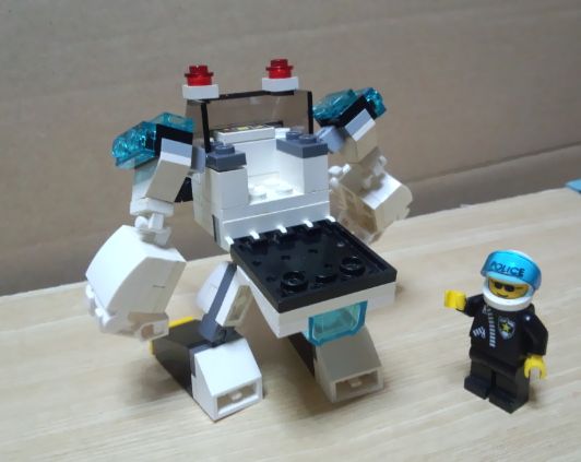 02policemecha.jpg