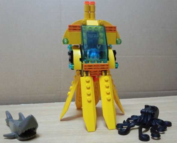 04aquanauts-squid.jpg