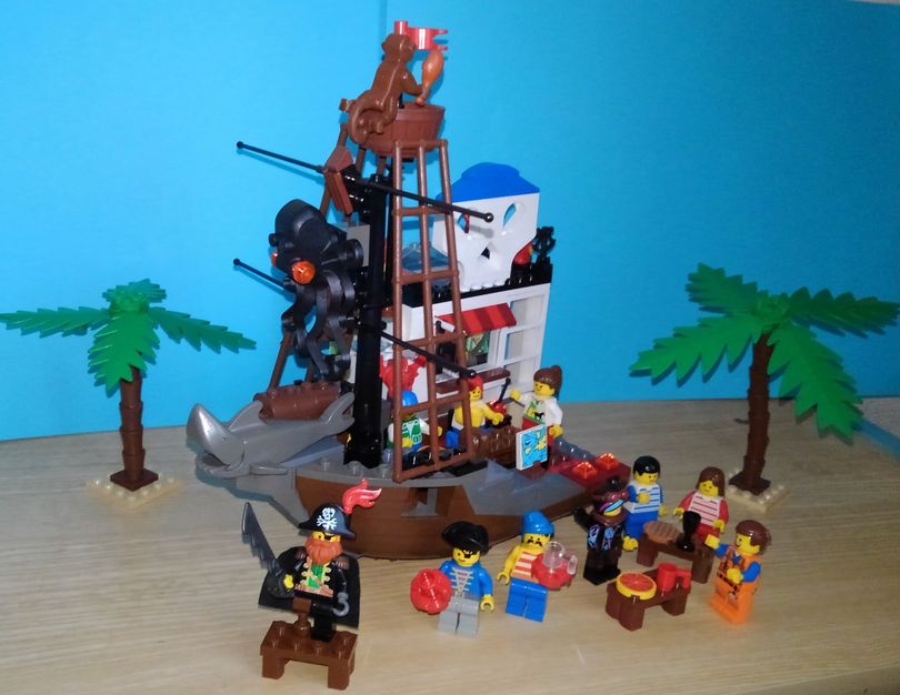 01piratesrestaurant.jpg