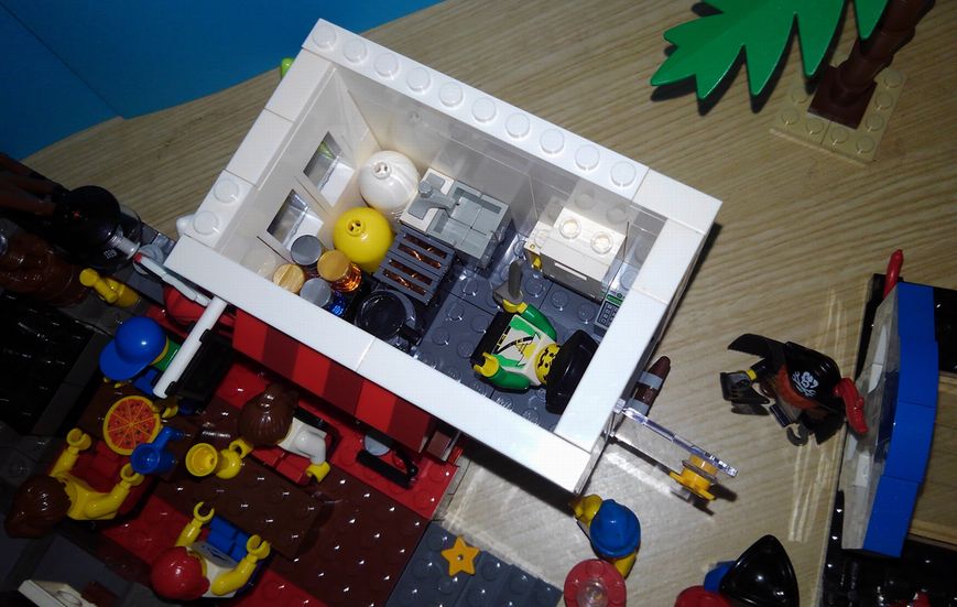 04piratesrestaurant.jpg