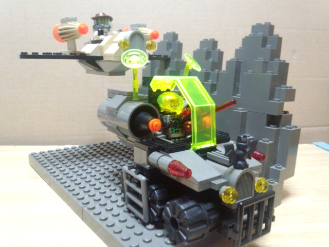 03spacejohnnyvehicle.jpg