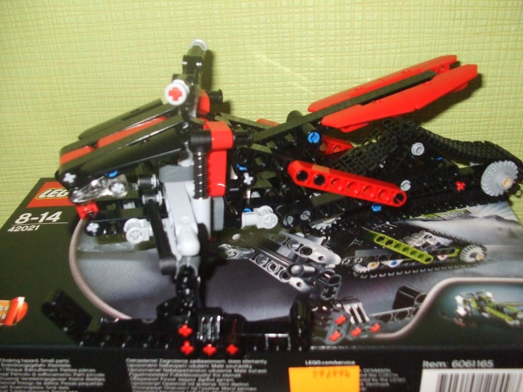 lego_42021_100.jpg