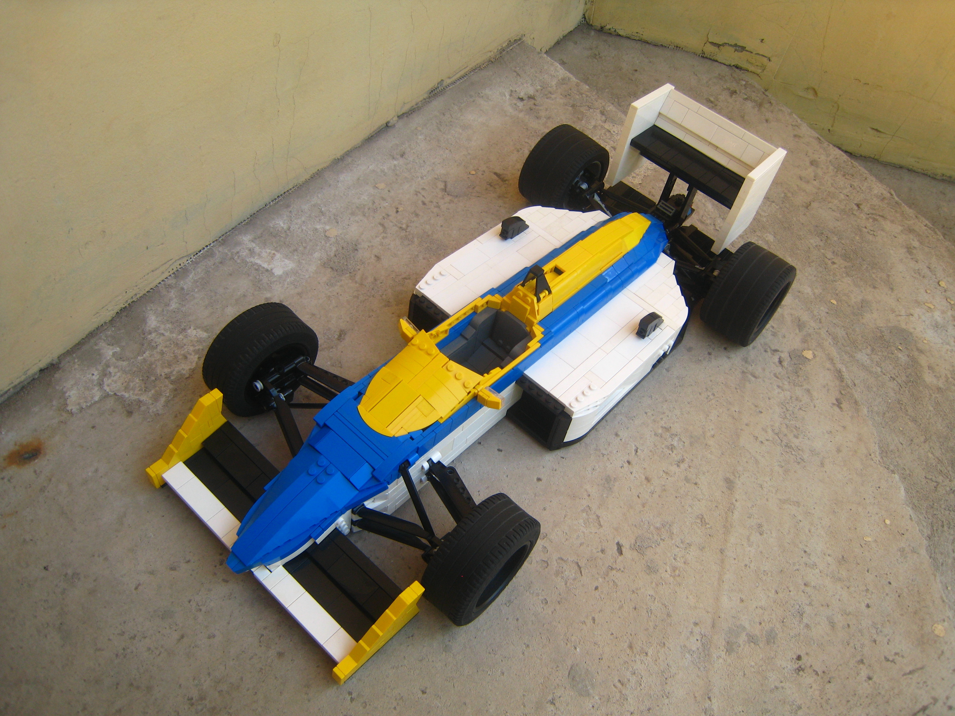 williams-fw11_02.jpg