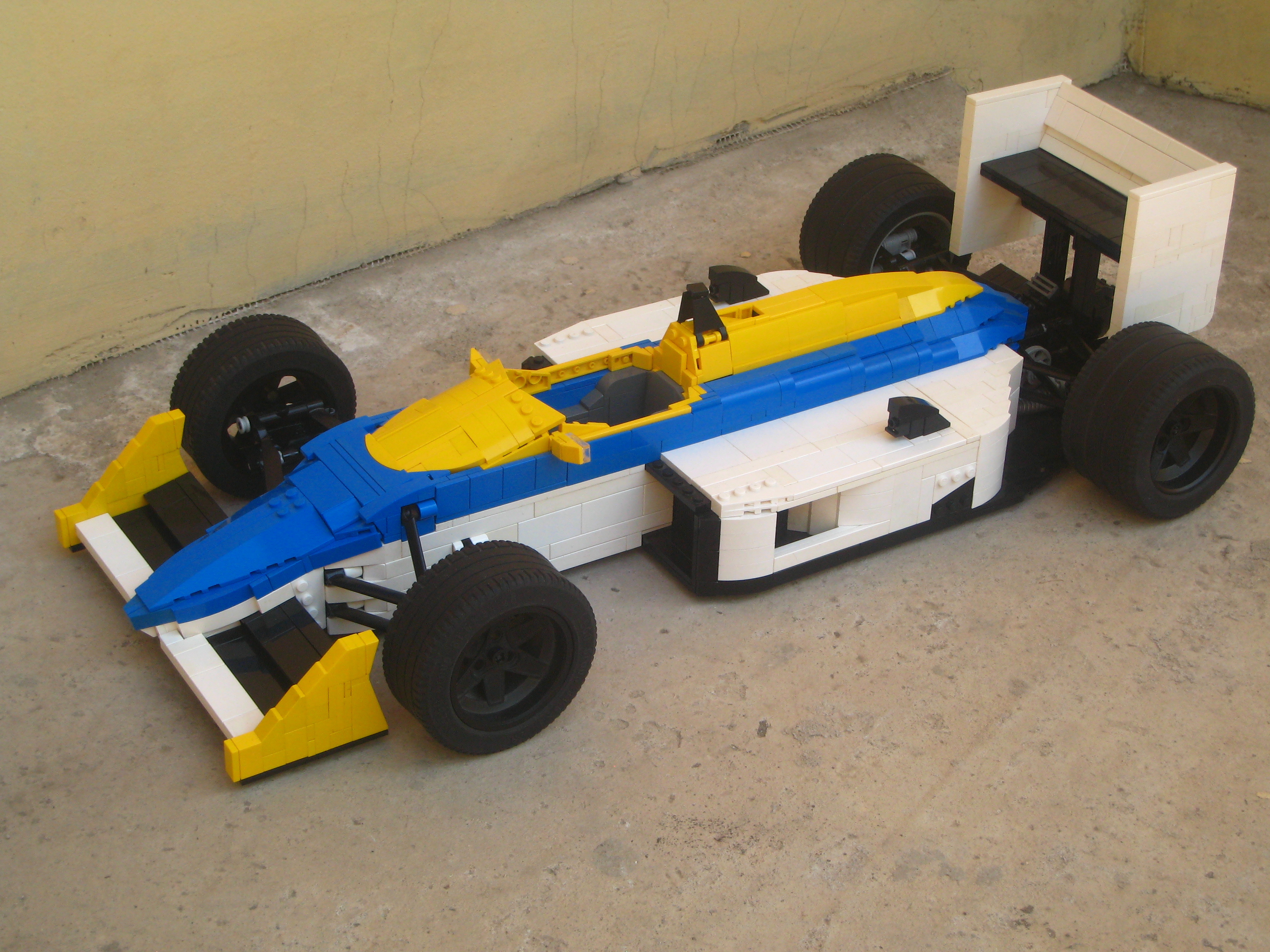 williams-fw11_03.jpg
